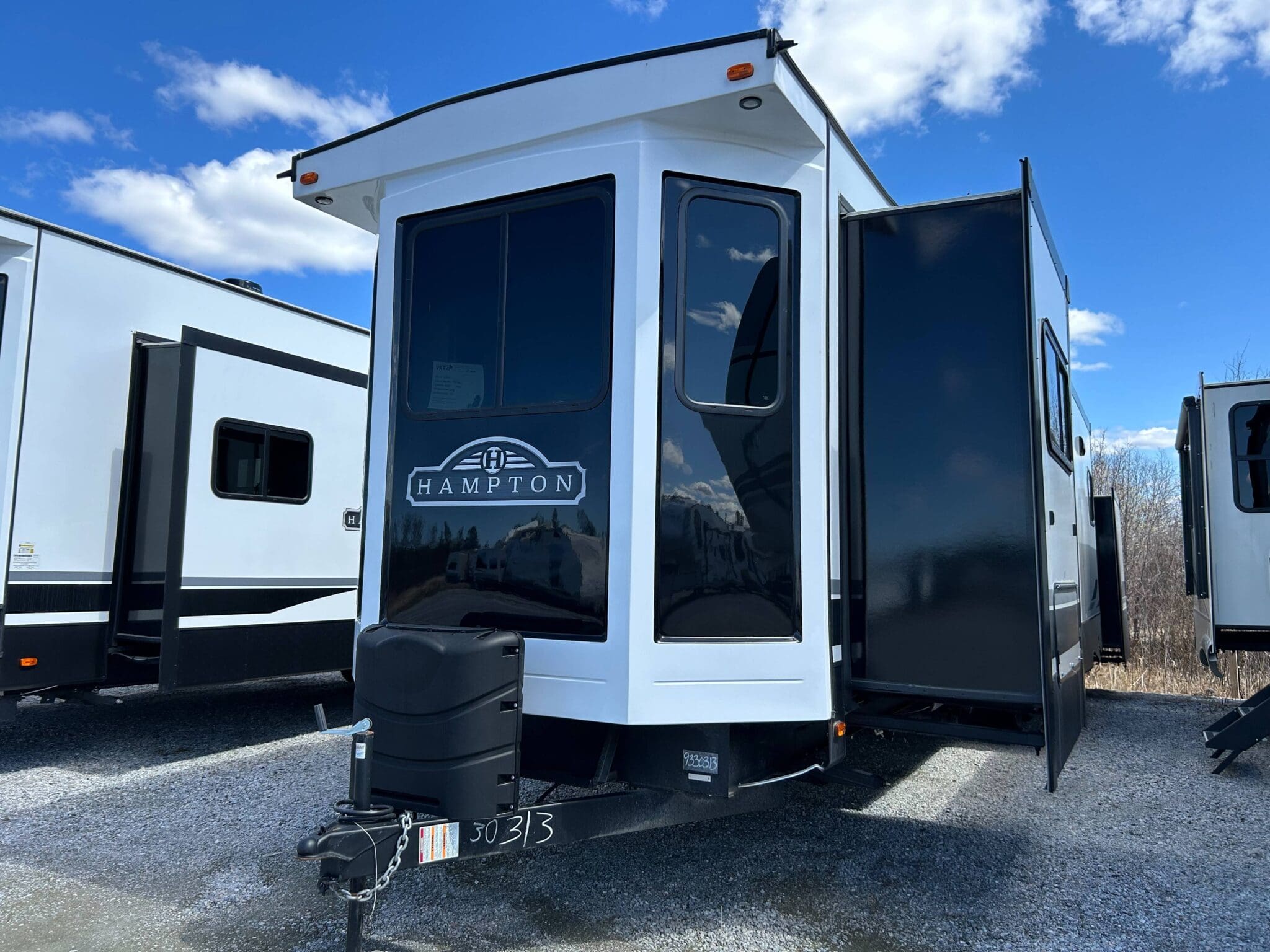 2022 Hampton 364MBL by CrossRoads RV | Kapuskasing RV