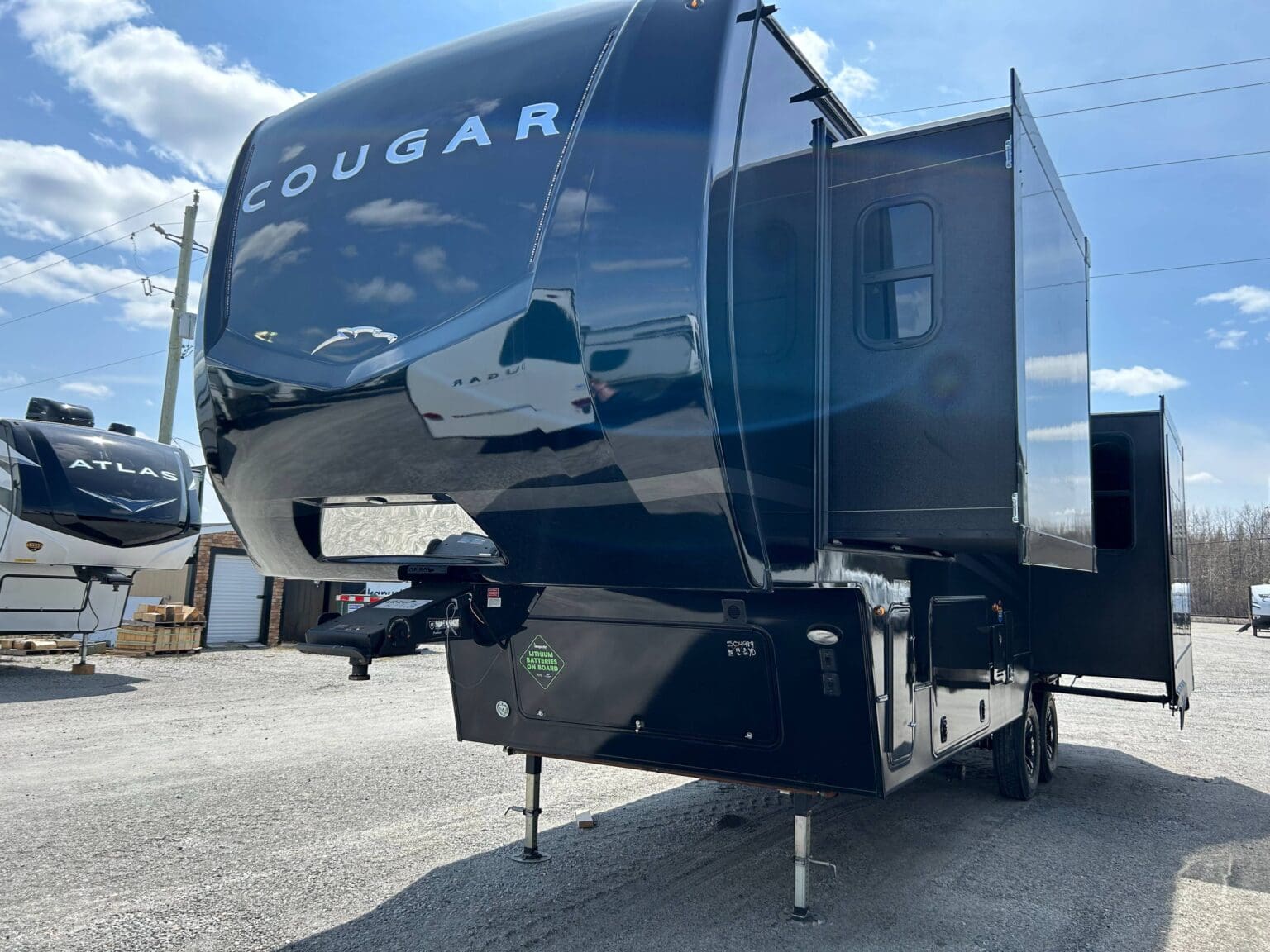 2024 Cougar 260MLE Midnight Edition By Keystone RV | Kapuskasing RV