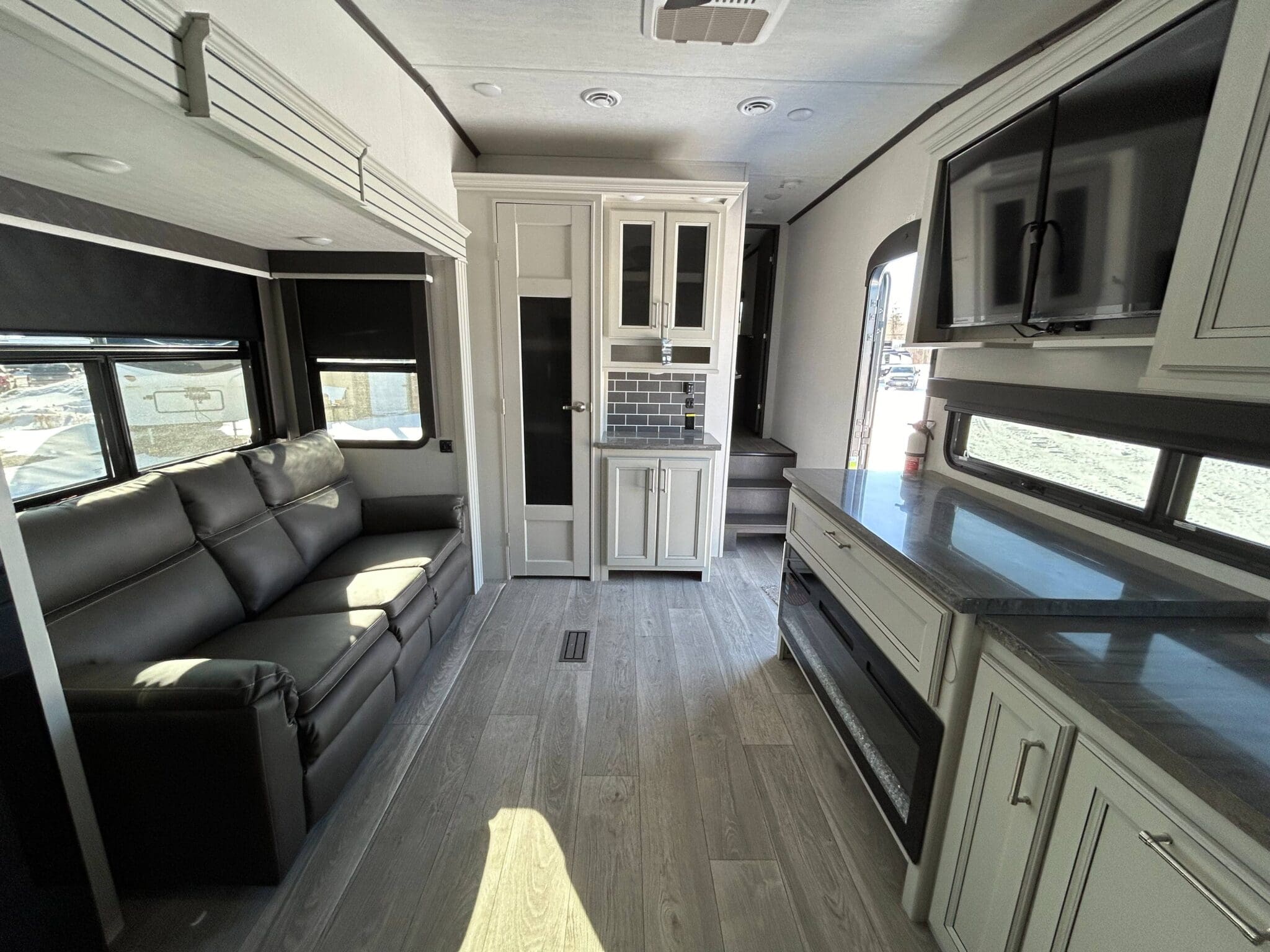 2024 Cougar 260MLE Midnight Edition by Keystone RV | Kapuskasing RV